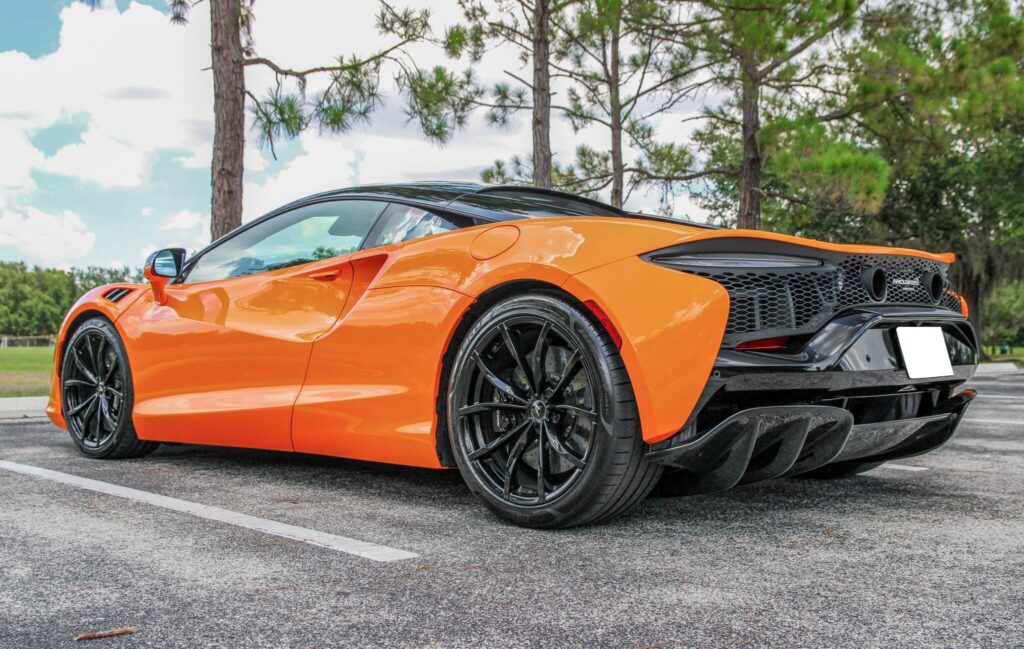 2023 McLaren Artura Performance