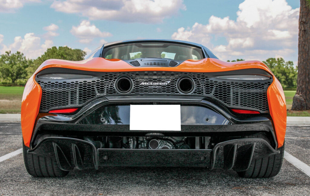 2023 McLaren Artura Performance