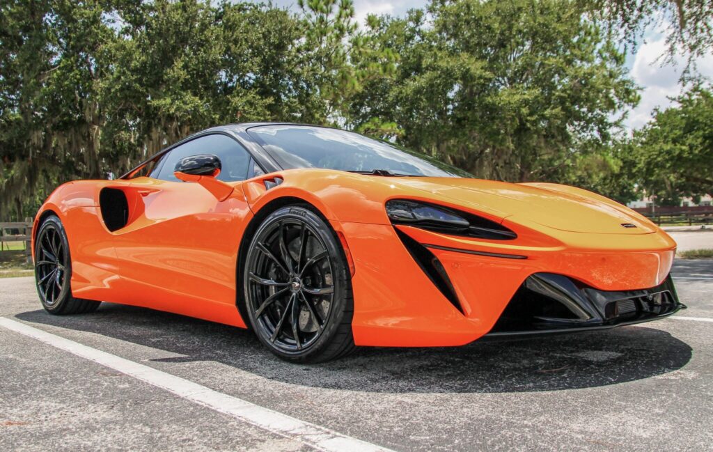 2023 McLaren Artura Performance