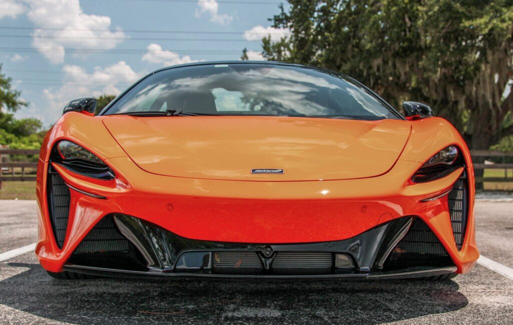 2023 McLaren Artura Performance