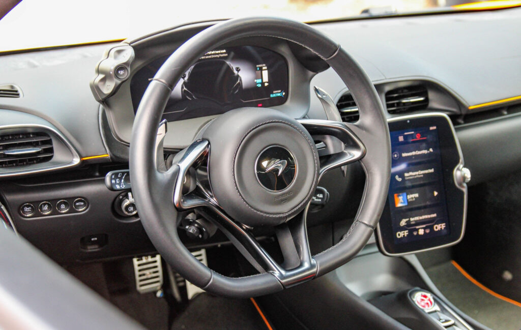 2023 McLaren Artura Performance