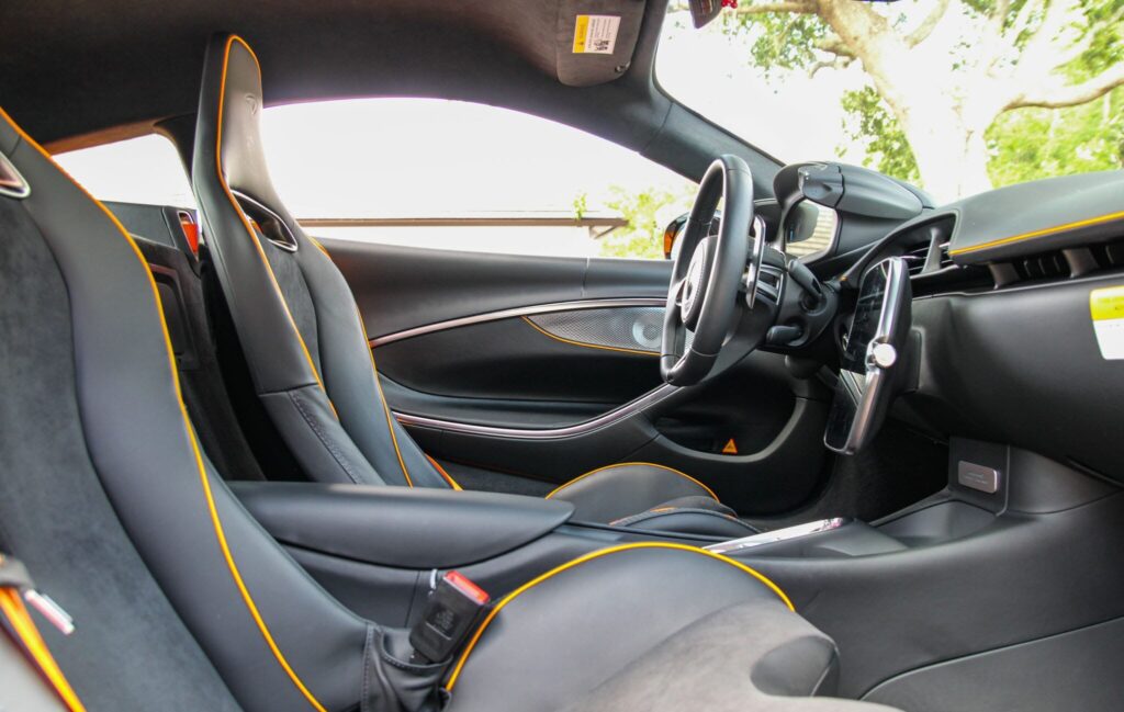 2023 McLaren Artura Performance