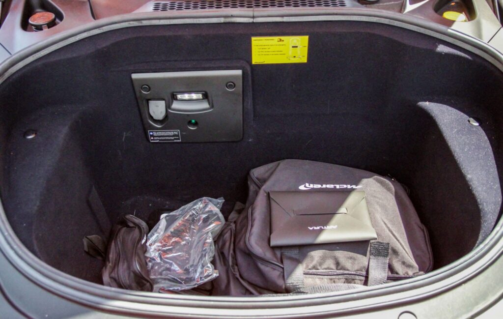 2023 McLaren Artura Performance